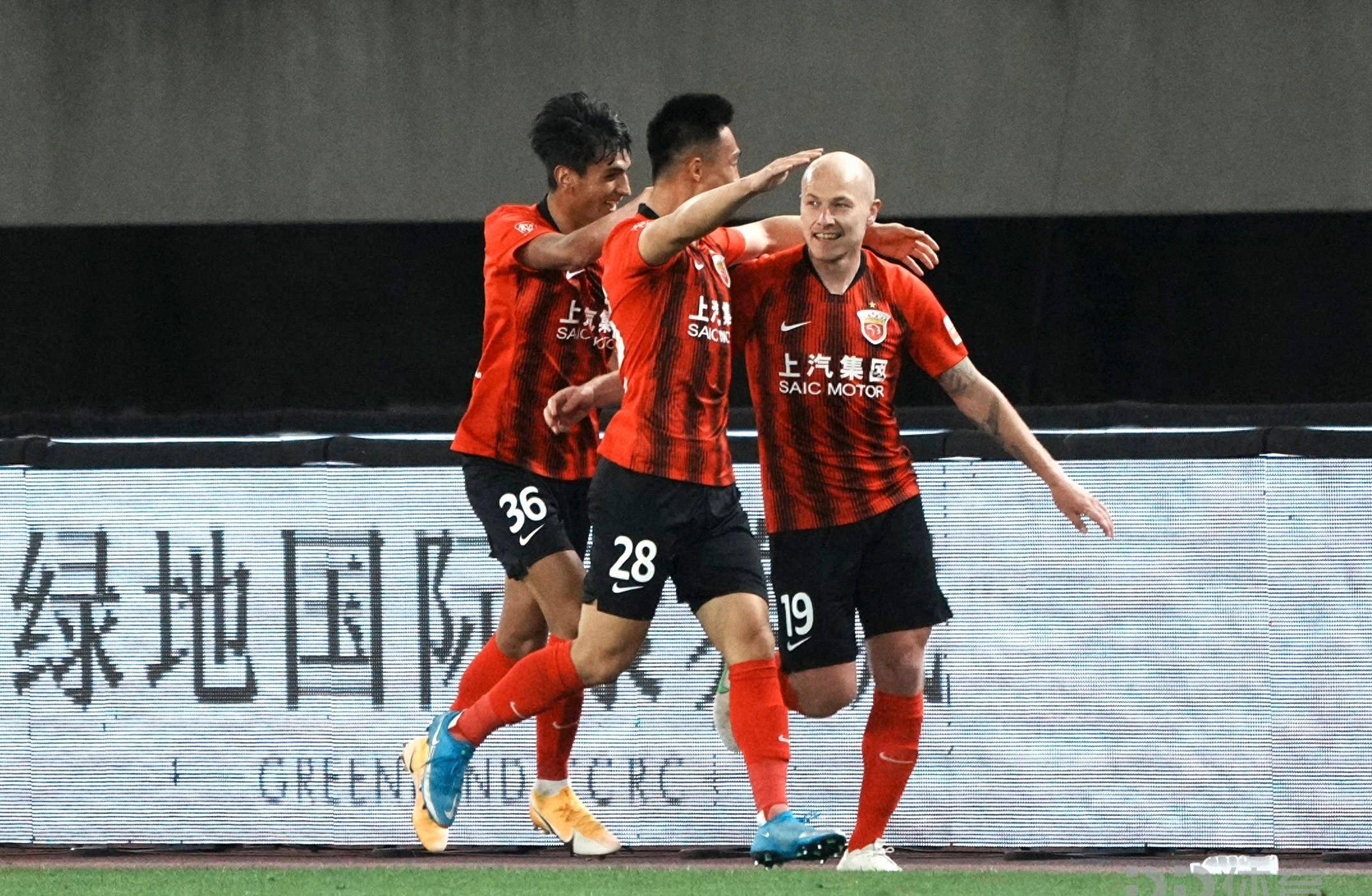 爱游戏网址 -上海海港发布备战花絮；转会期豪取连胜；亚冠任务艰巨；资深球员宣示担当(上海海港最新新闻最新消息)