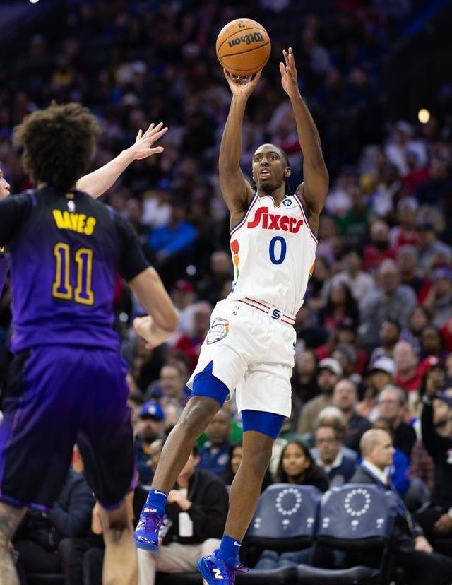 爱游戏网址 -里程碑夜费城76人扳平良机，西甲冲刺阶段刷纪录，球迷炸锅，身体对抗强度拉满的简单介绍