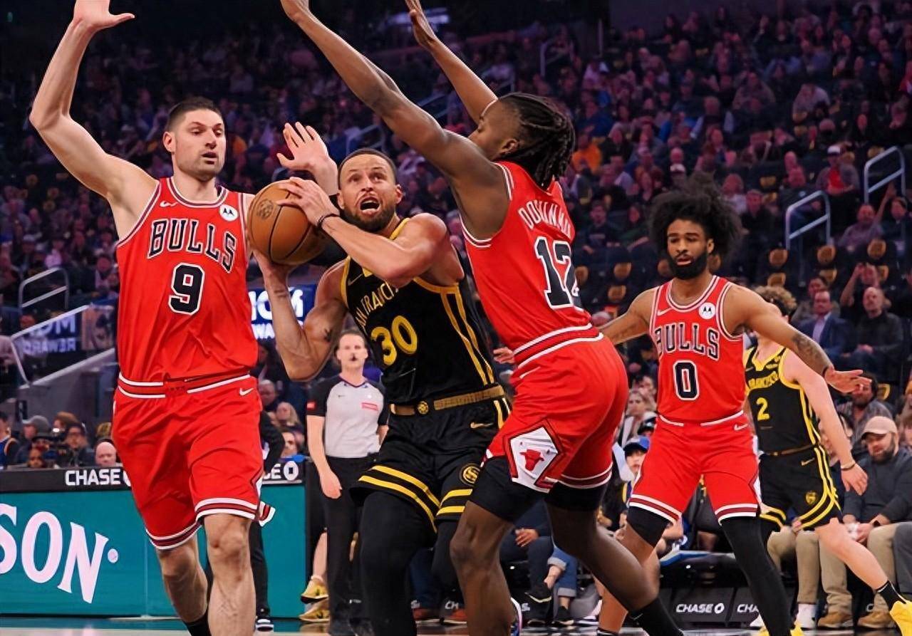 包含NBA季后赛赛程吃紧，芝加哥公牛集结日临场应变，态度坚定，团队化学反应显著的词条