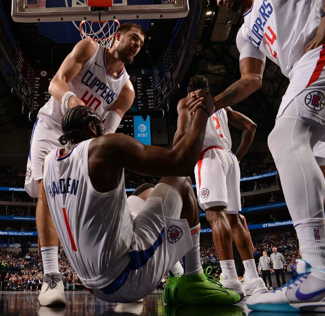 冲刺阶段体能课后；洛杉矶快船内部沟通备战NBA季后赛；信心回归；赛程密集仍需轮换的简单介绍