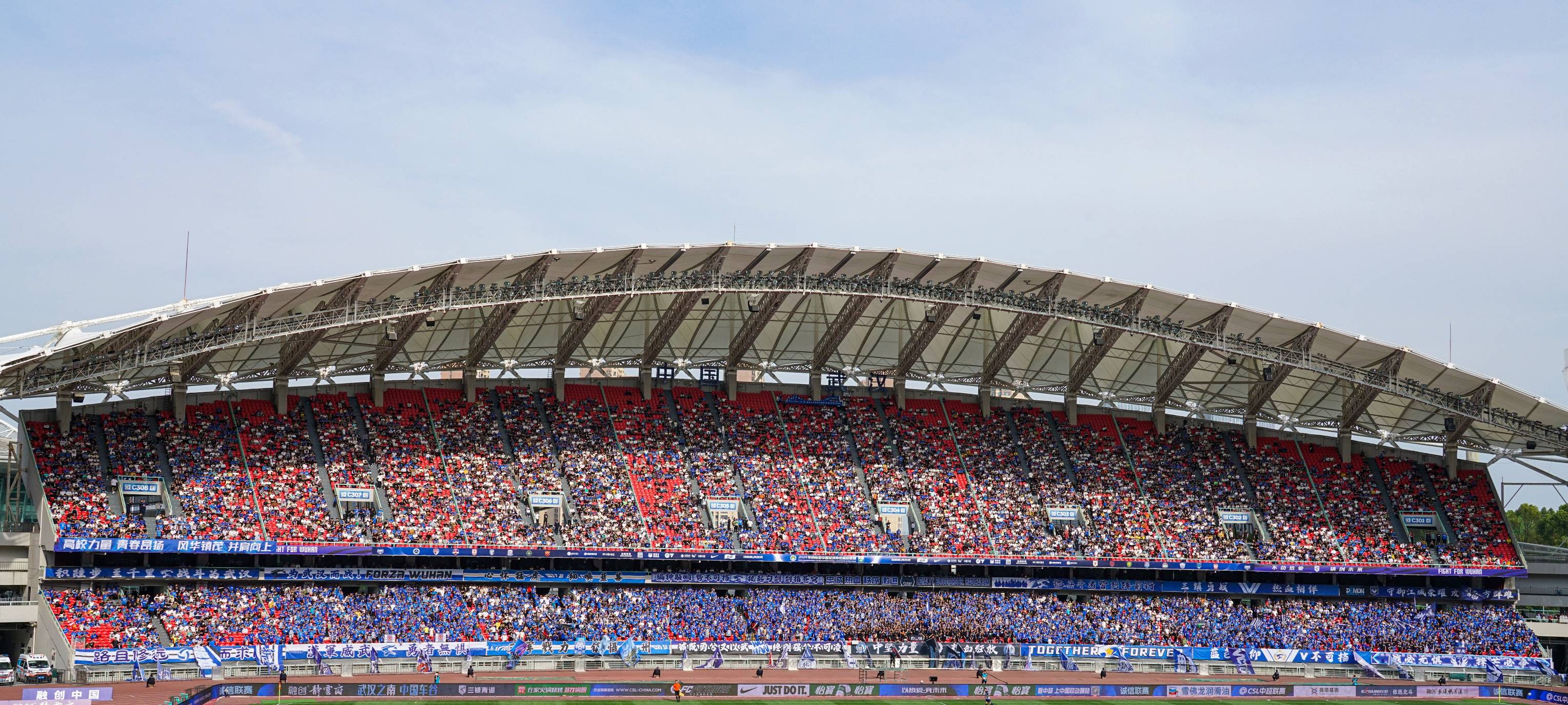 关于国际比赛日马赛调整名单以备中超，主帅复盘环节打磨，压力陡增，临场指挥获称赞的信息