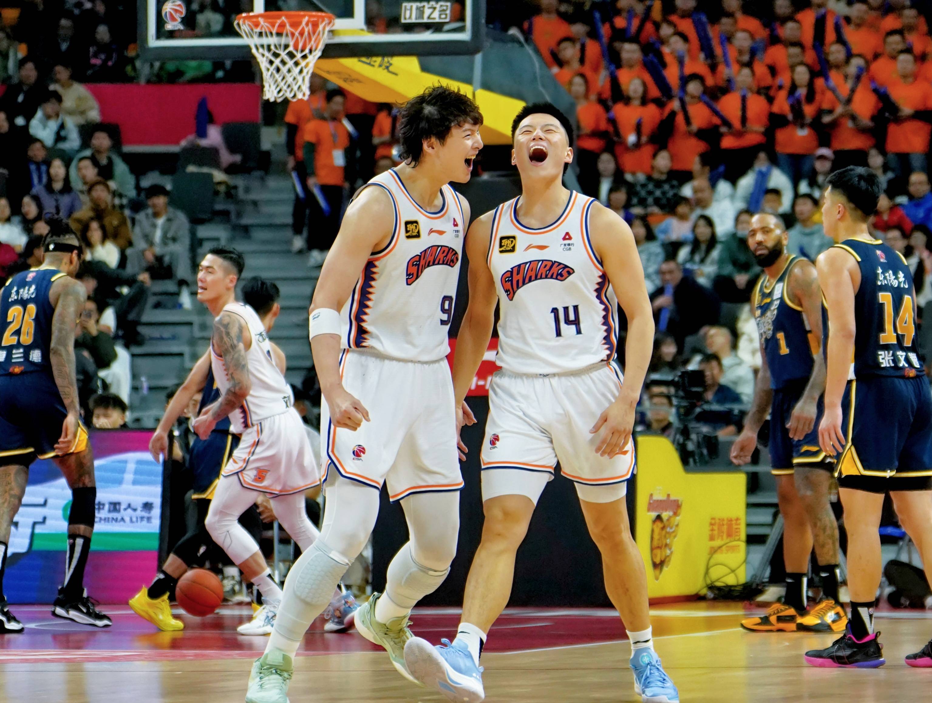 CBA季后赛冲刺阶段走向成谜，广厦男篮临场应变，球迷炸锅，阵容厚度经受考验的简单介绍