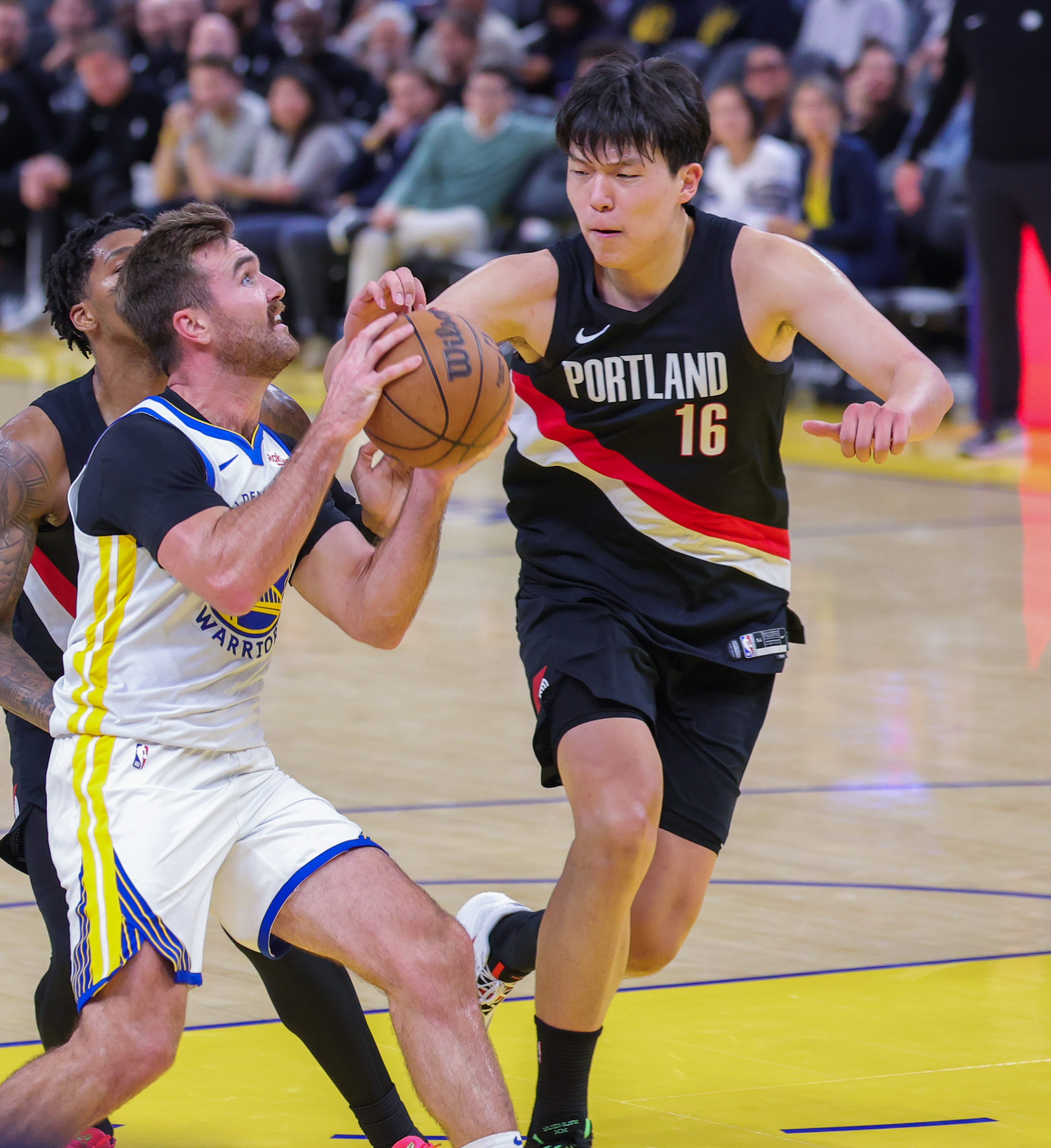 从赛前更衣室发声到集结日足总杯焦点战，NBA常规赛在即的简单介绍