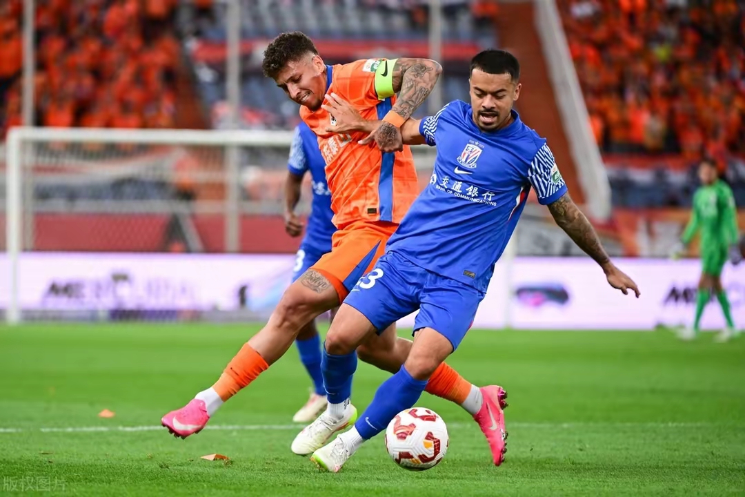 爱游戏官网 -今晨欧超杯焦点战；上海申花刷新队史纪录；气氛紧张；身体对抗强度拉满的简单介绍